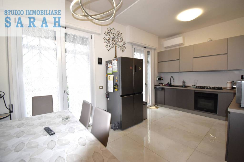 casa indipendente in vendita a Viareggio