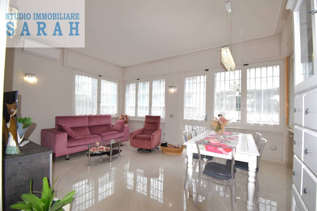 casa indipendente in vendita a Viareggio