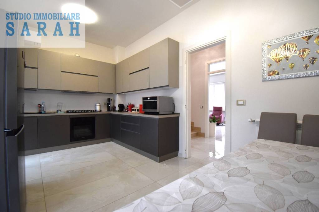 casa indipendente in vendita a Viareggio