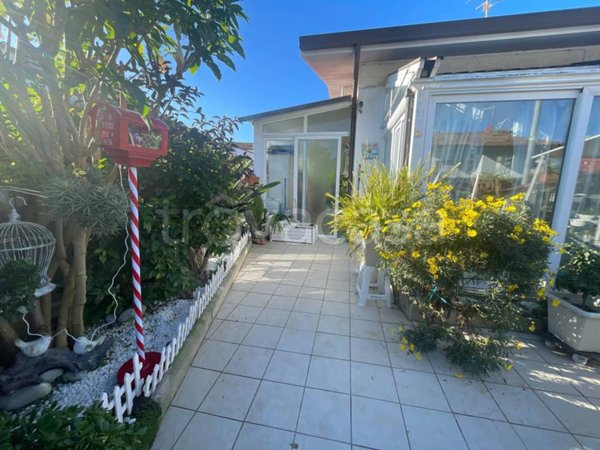 casa indipendente in vendita a Viareggio in zona Torre del Lago