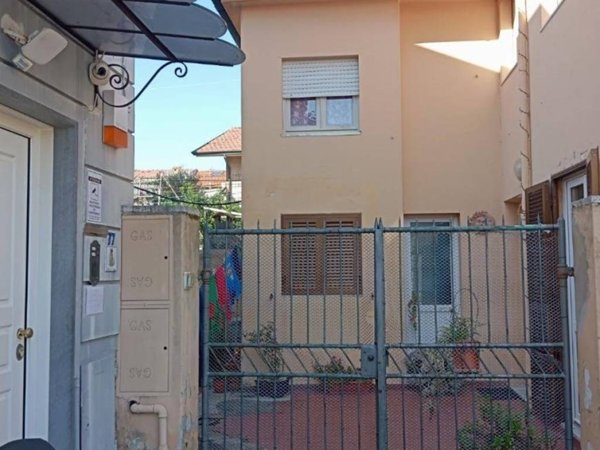 casa indipendente in vendita a Viareggio in zona Marco Polo