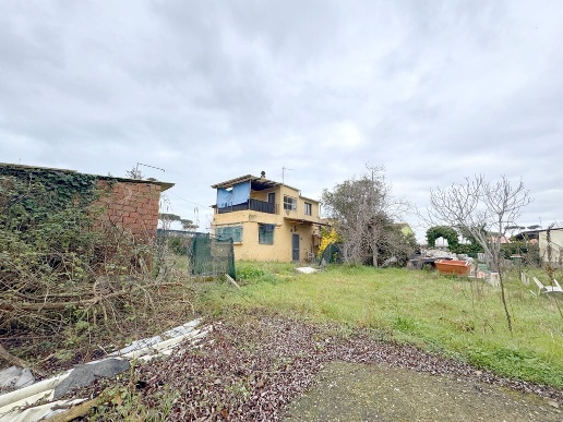 casa indipendente in vendita a Viareggio in zona Torre del Lago