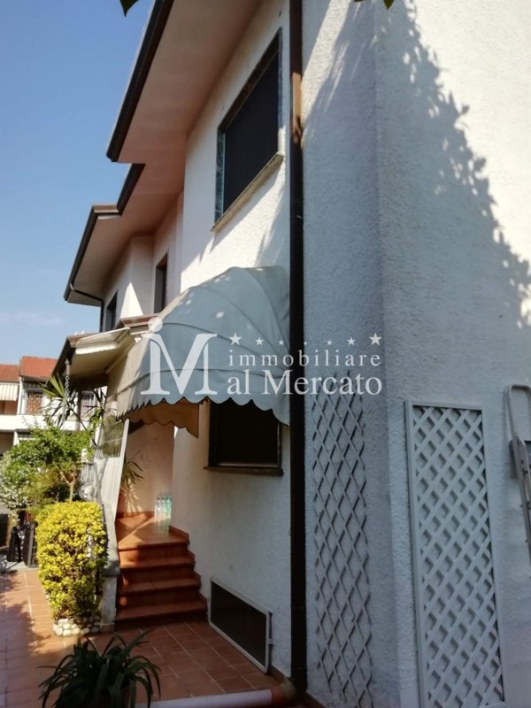 casa indipendente in vendita a Viareggio in zona Torre del Lago