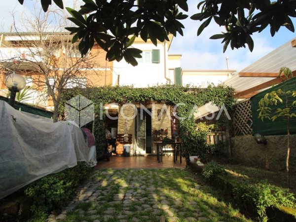 casa indipendente in vendita a Viareggio in zona Torre del Lago