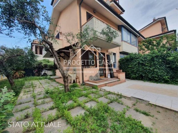 casa indipendente in vendita a Viareggio in zona Torre del Lago