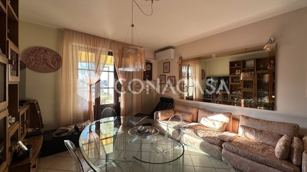 casa indipendente in vendita a Viareggio