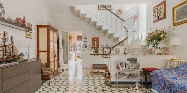 casa indipendente in vendita a Viareggio
