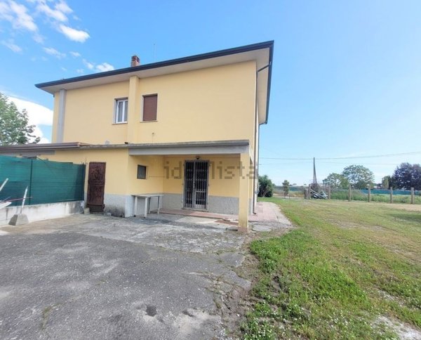 casa indipendente in vendita a Viareggio