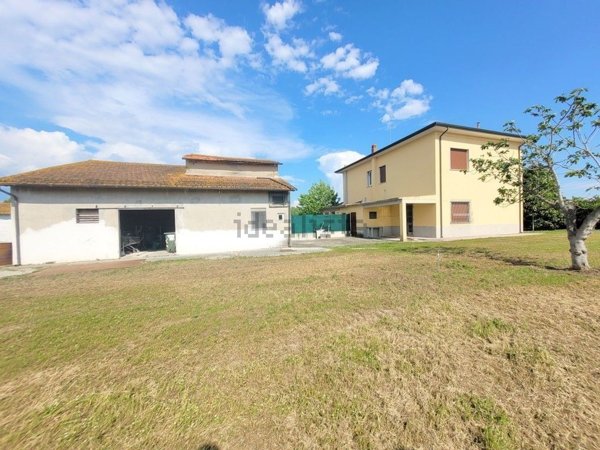 casa indipendente in vendita a Viareggio