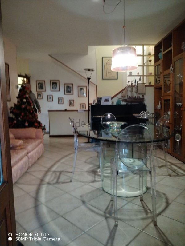 casa indipendente in vendita a Viareggio