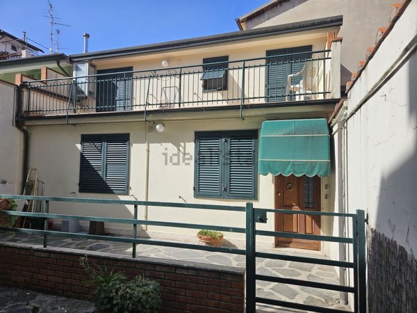 casa indipendente in vendita a Viareggio