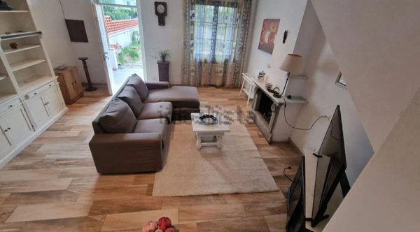 casa indipendente in vendita a Viareggio in zona Torre del Lago