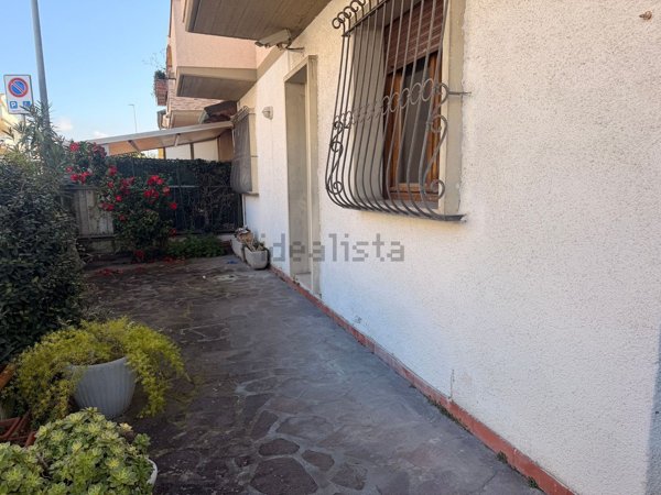 casa indipendente in vendita a Viareggio