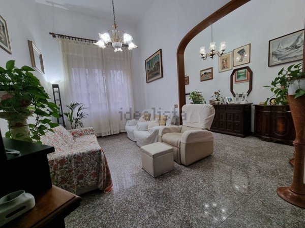 casa indipendente in vendita a Viareggio