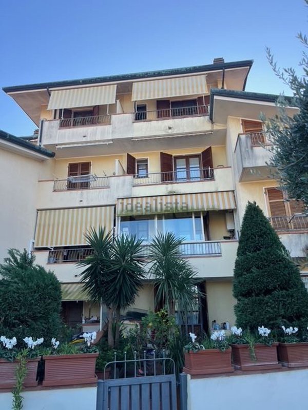 casa indipendente in vendita a Viareggio