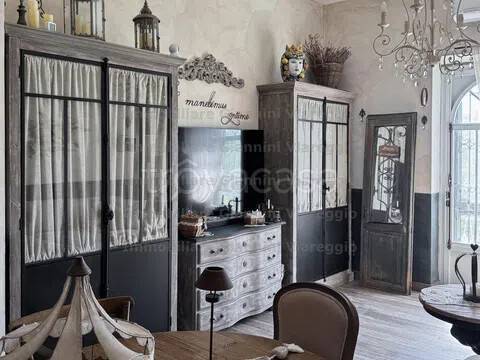 casa indipendente in vendita a Viareggio