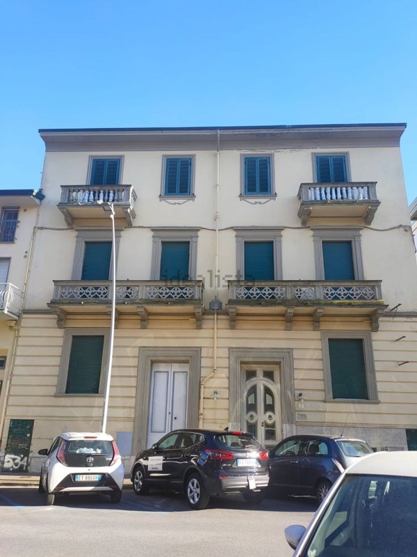 casa indipendente in vendita a Viareggio