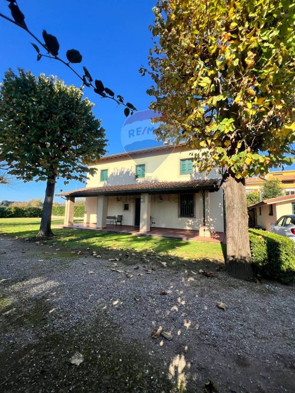 casa indipendente in vendita a Viareggio