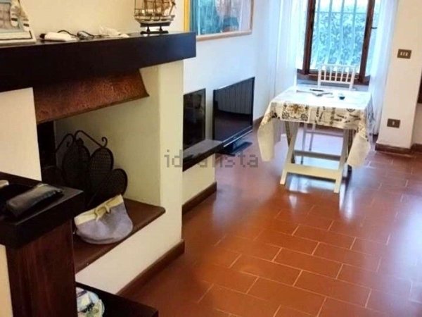 casa indipendente in vendita a Viareggio