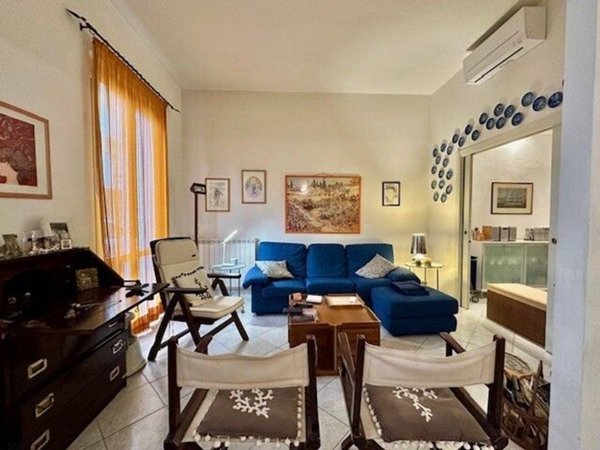 casa indipendente in vendita a Viareggio