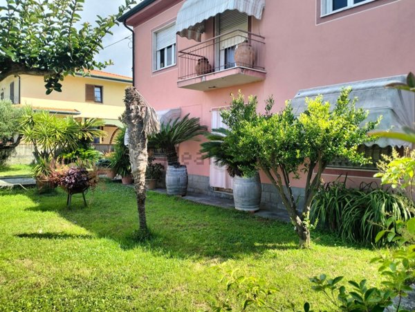 casa indipendente in vendita a Viareggio in zona Centro Storico