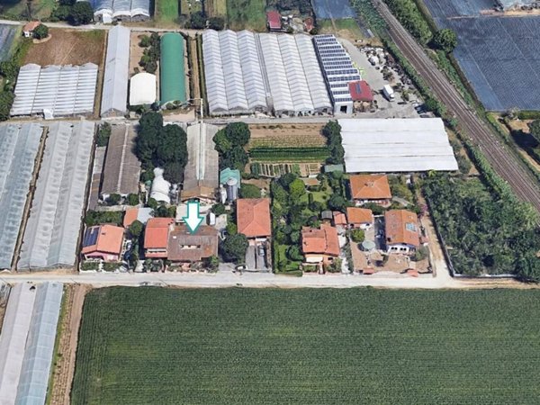casa indipendente in vendita a Viareggio in zona Torre del Lago