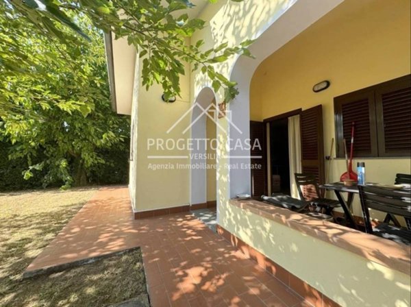 casa indipendente in vendita a Viareggio in zona Torre del Lago