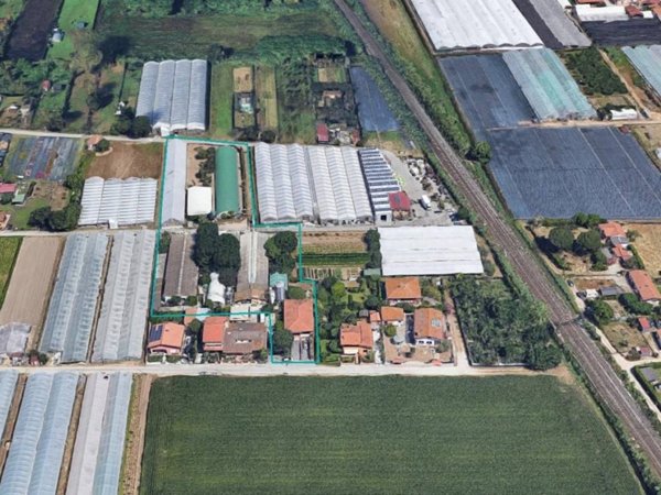 locale di sgombero in vendita a Viareggio in zona Torre del Lago