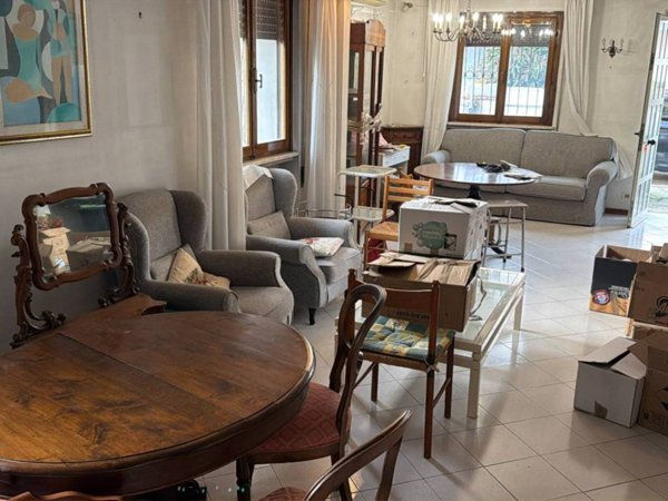 casa indipendente in vendita a Viareggio in zona Migliarina