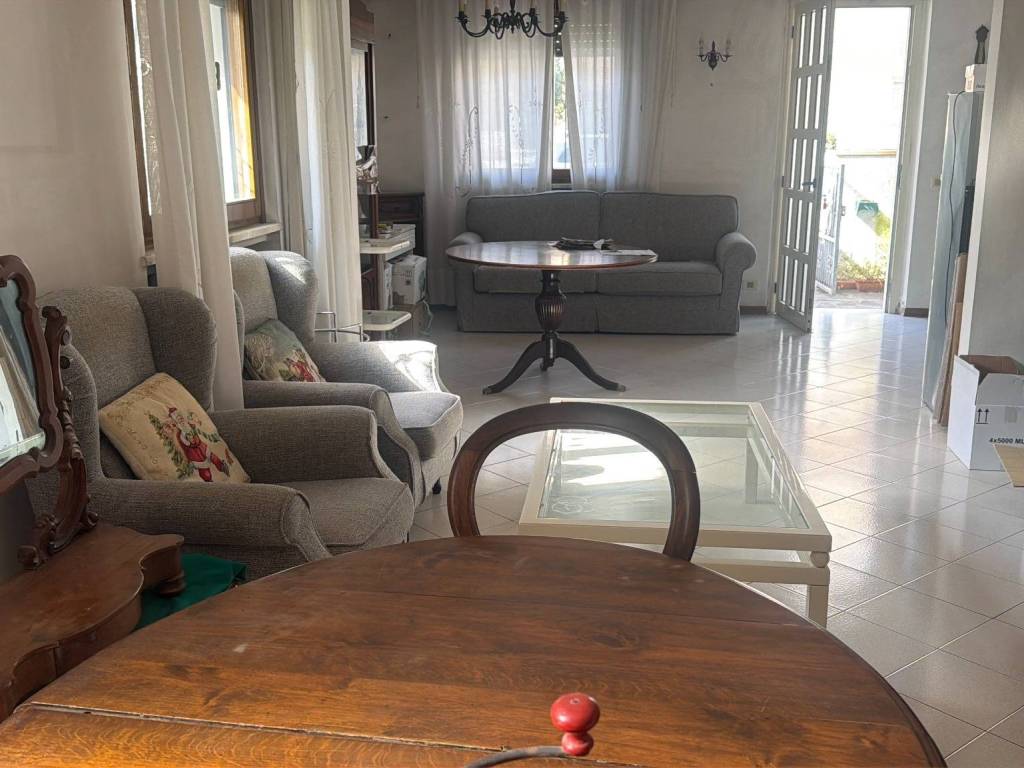 casa indipendente in vendita a Viareggio in zona Migliarina