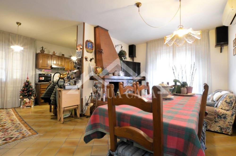 casa indipendente in vendita a Viareggio in zona Migliarina