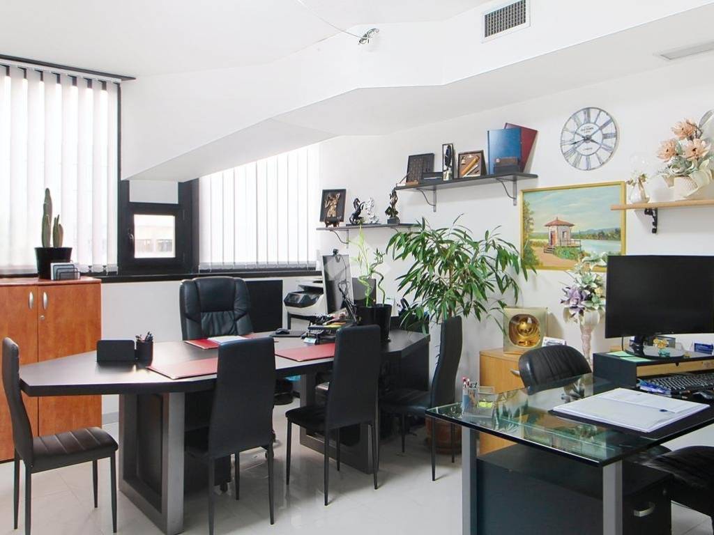 ufficio in vendita a Viareggio