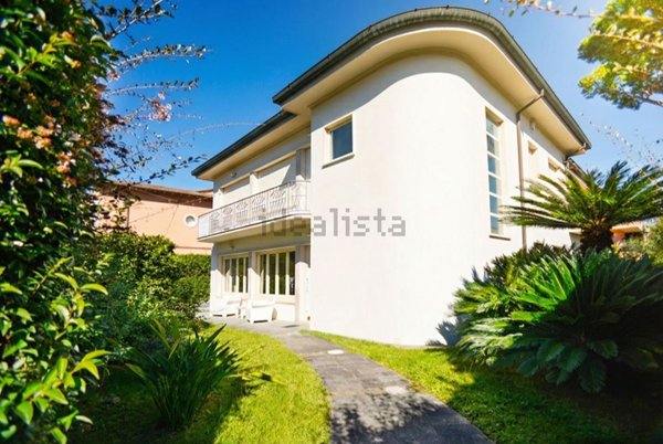 casa indipendente in vendita a Viareggio in zona Marco Polo