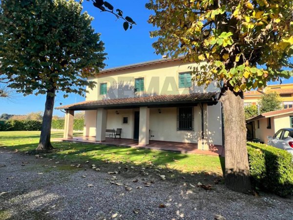 casa indipendente in vendita a Viareggio
