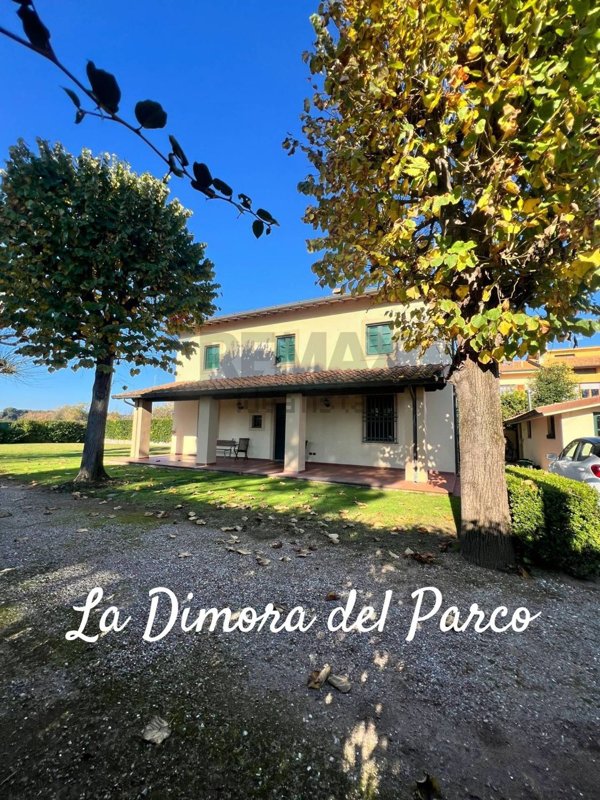 casa indipendente in vendita a Viareggio