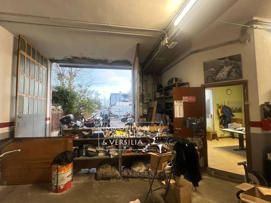 ufficio in vendita a Viareggio in zona Migliarina