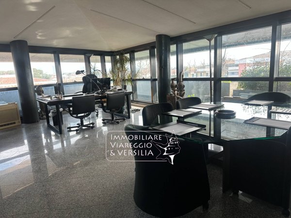 ufficio in vendita a Viareggio