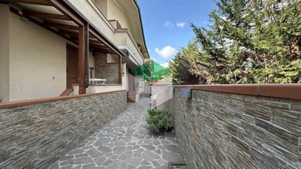 casa indipendente in vendita a Viareggio