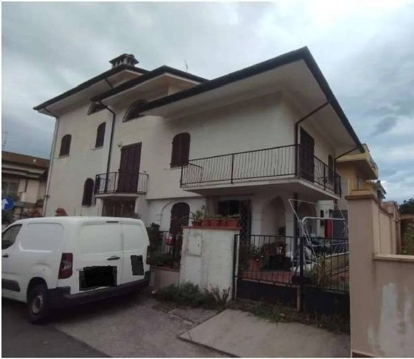 casa indipendente in vendita a Viareggio