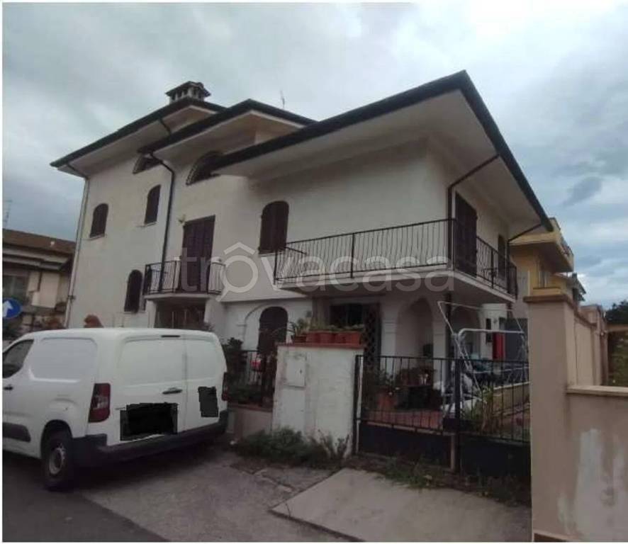 casa indipendente in vendita a Viareggio