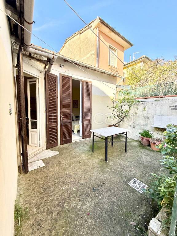 casa indipendente in vendita a Viareggio