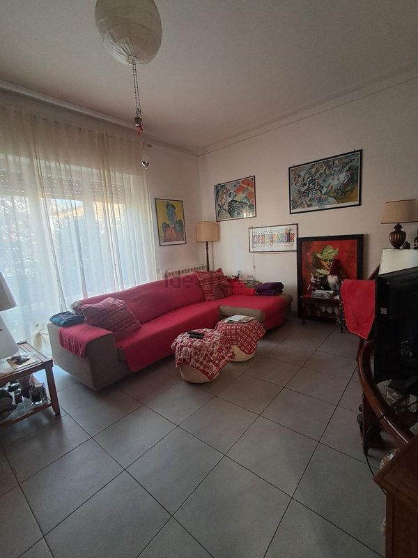 casa indipendente in vendita a Viareggio