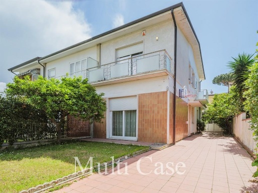 casa indipendente in vendita a Viareggio in zona Don Bosco