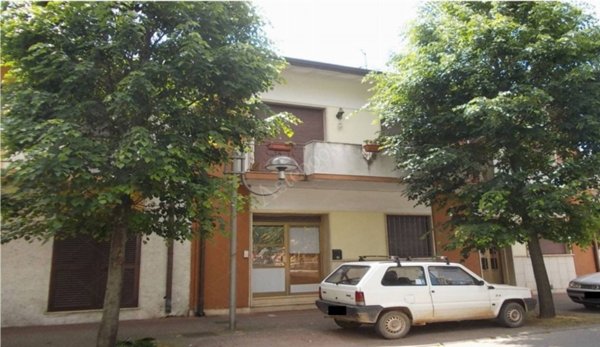 negozio in vendita a Viareggio in zona Torre del Lago