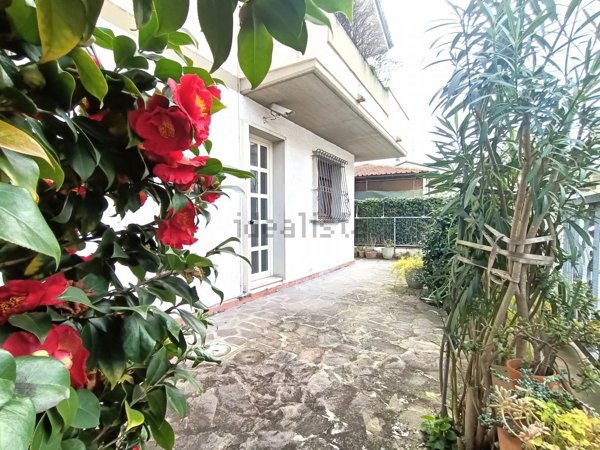 casa indipendente in vendita a Viareggio in zona Migliarina