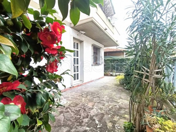 casa indipendente in vendita a Viareggio in zona Marco Polo