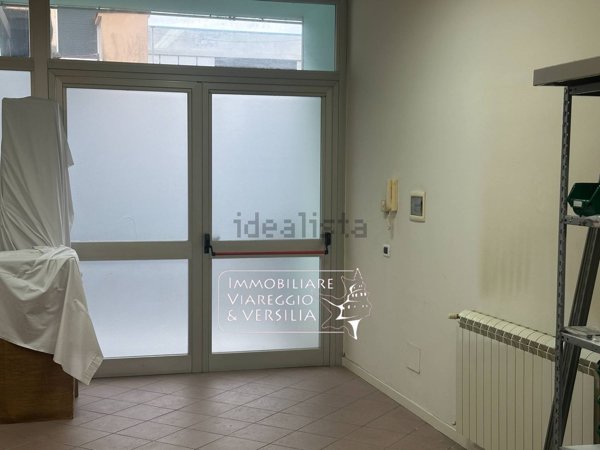 locale di sgombero in vendita a Viareggio