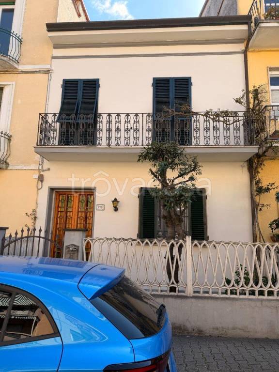 casa indipendente in vendita a Viareggio