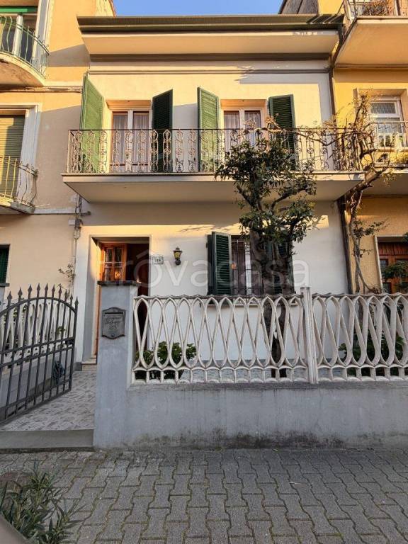 casa indipendente in vendita a Viareggio