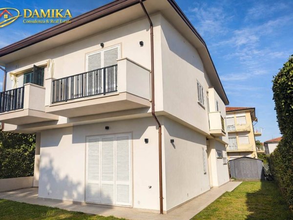 casa indipendente in vendita a Viareggio